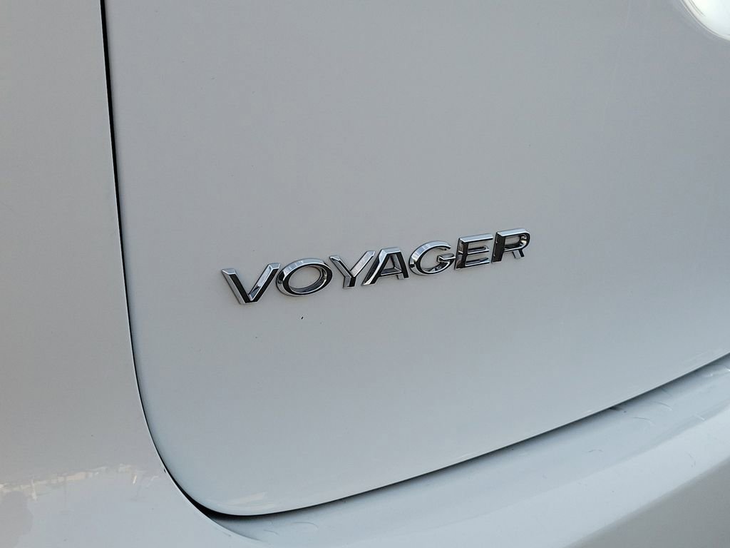 Used 2024 Chrysler Voyager LX image 22