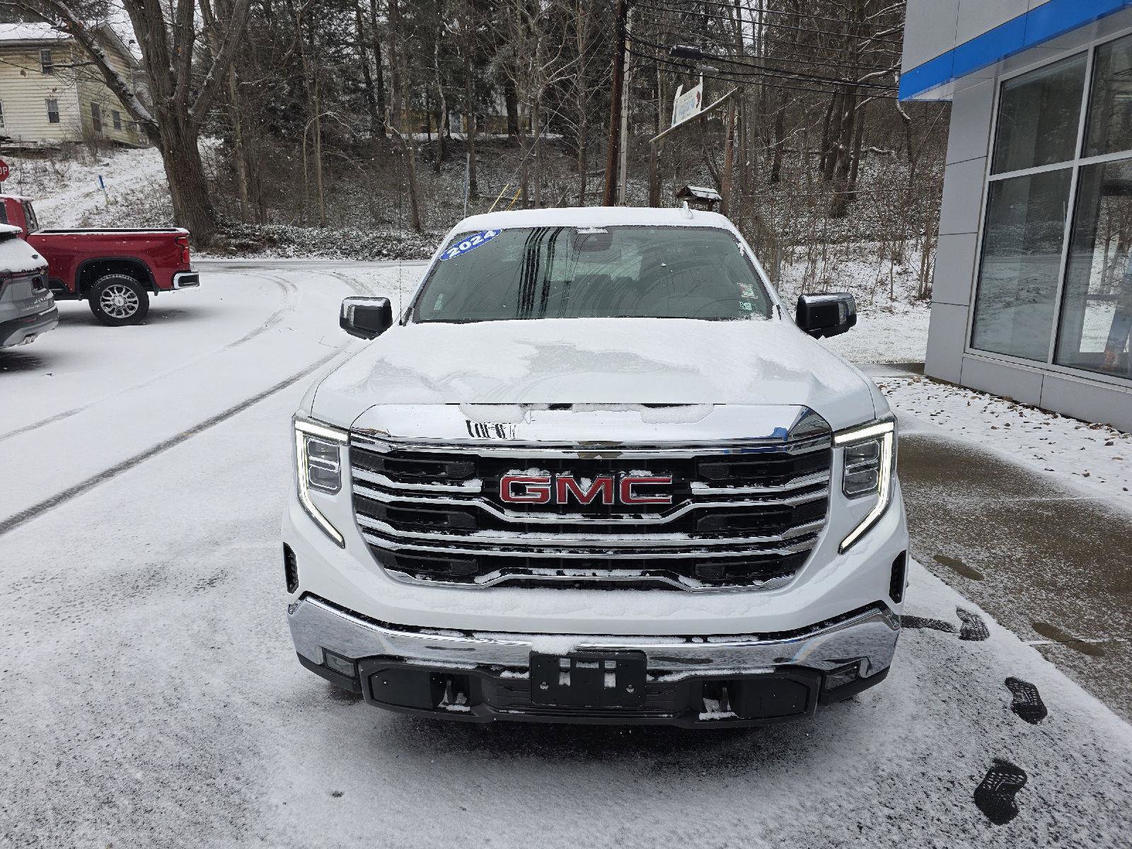 Used 2024 GMC Sierra 1500 SLT image 4