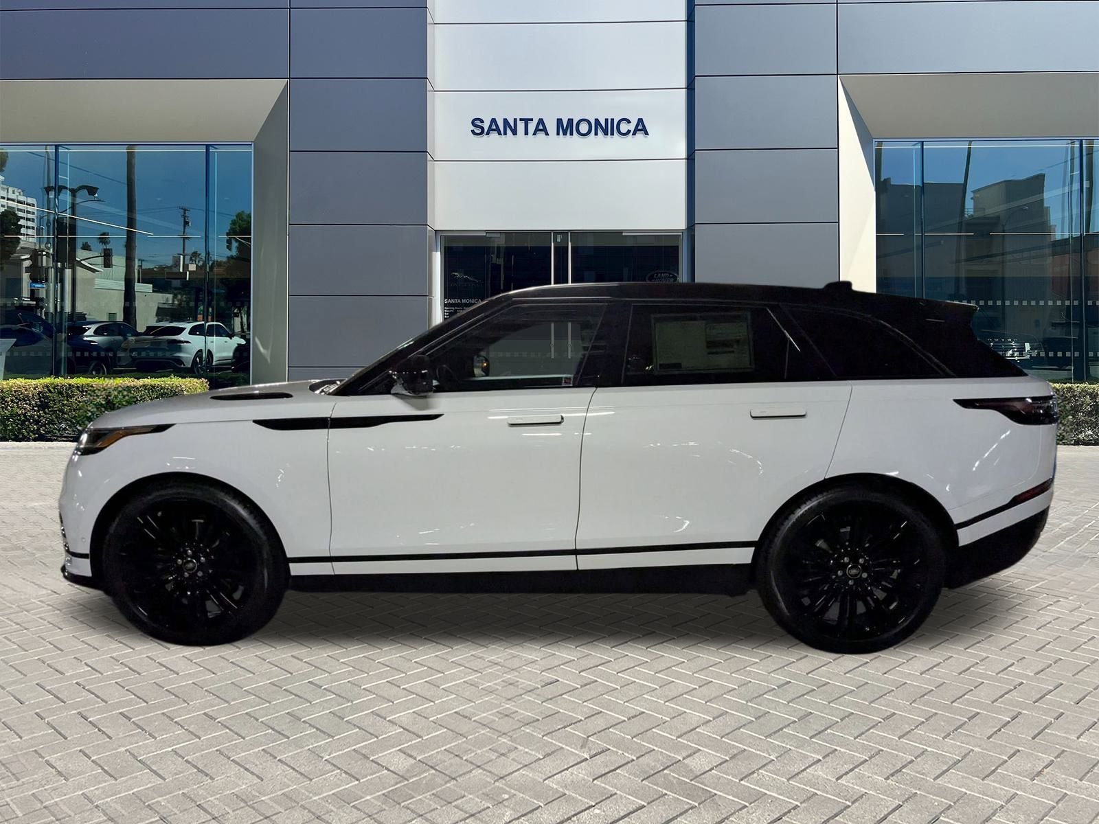 New 2026 Land Rover Range Rover Velar Dynamic SE image 5