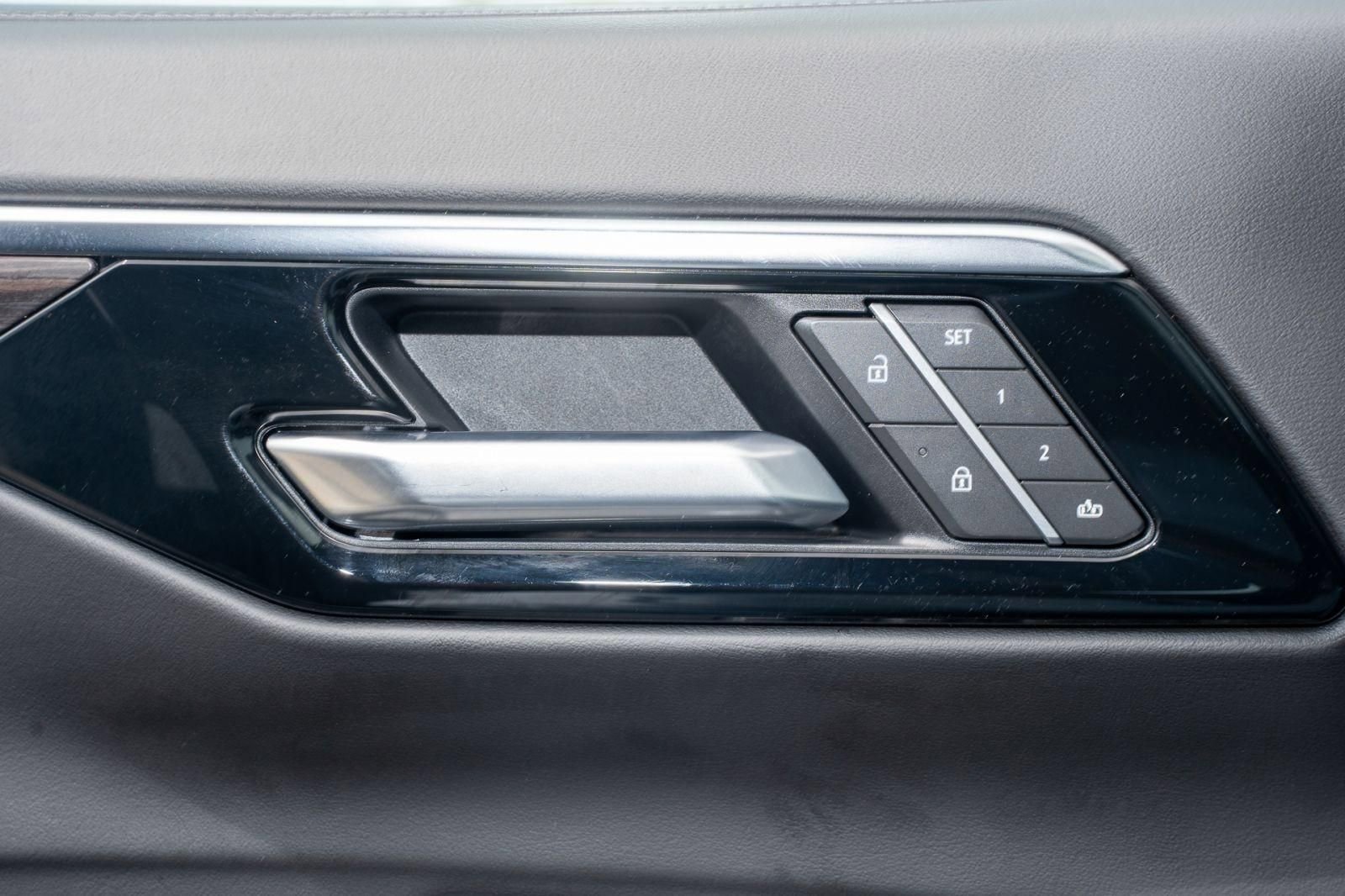 Used 2025 Chevrolet Tahoe LT AWD/4WD image 29