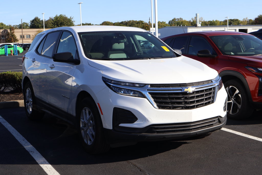 Used 2024 Chevrolet Equinox LS w/ LS Convenience Package FWD image 3