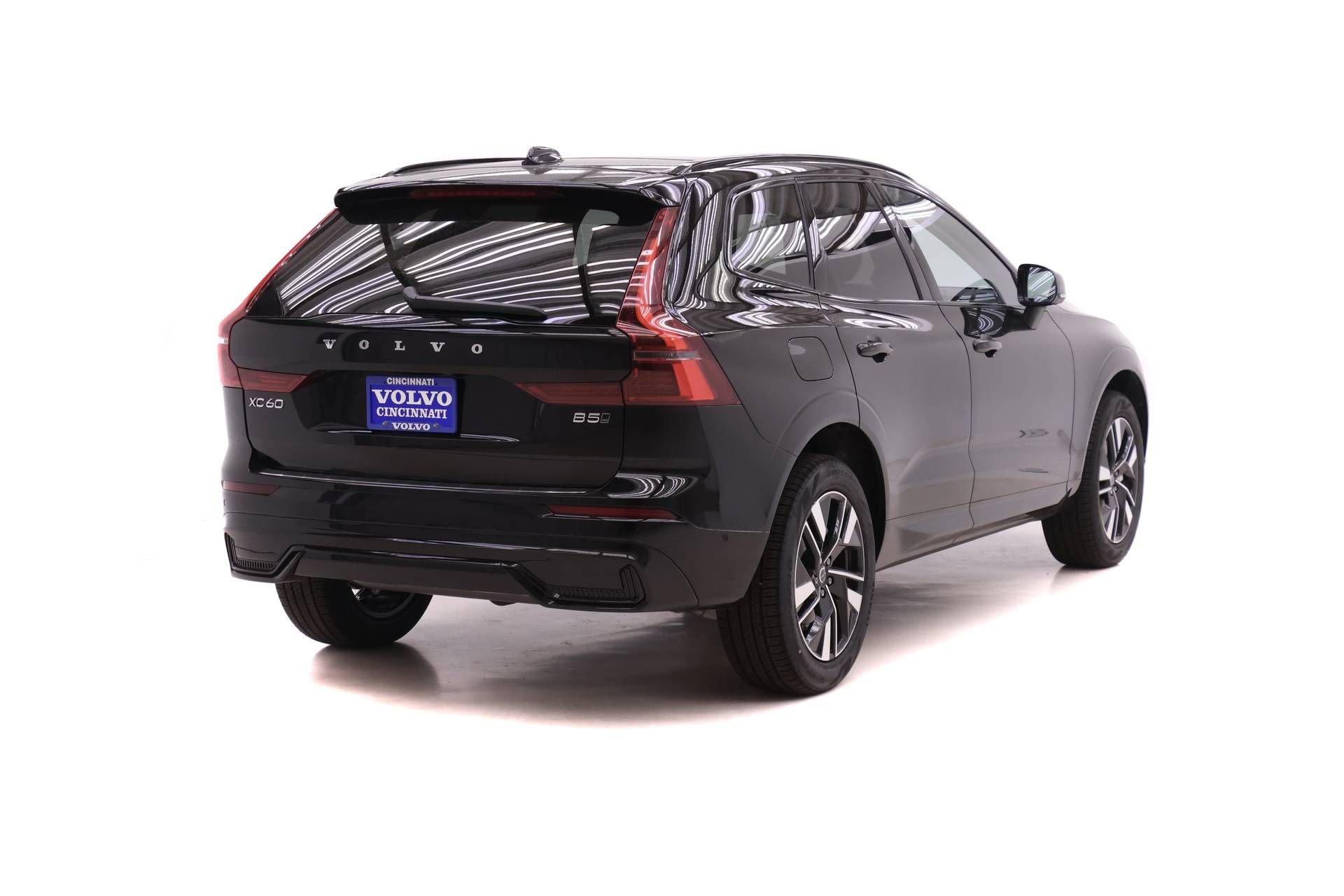 New 2026 Volvo XC60 B5 Plus w/ Protection Package Premier AWD/4WD image 4