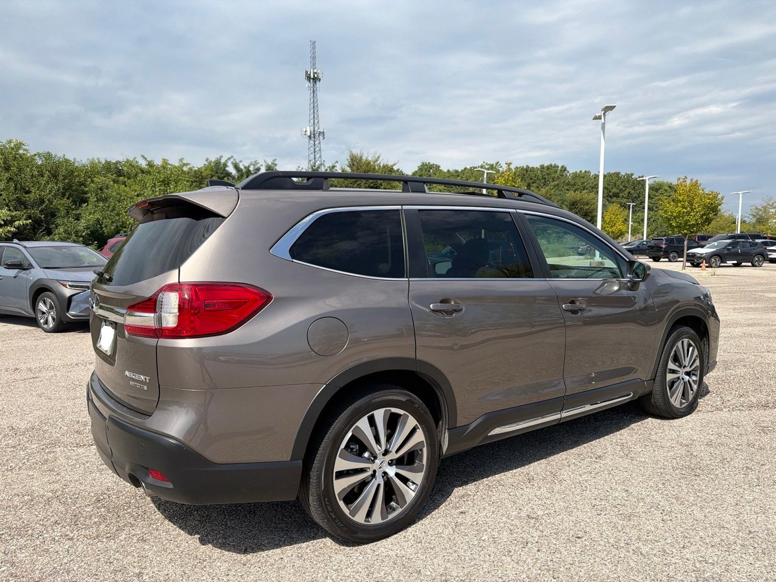 Used 2022 Subaru Ascent Limited w/ Technology Package AWD/4WD image 6
