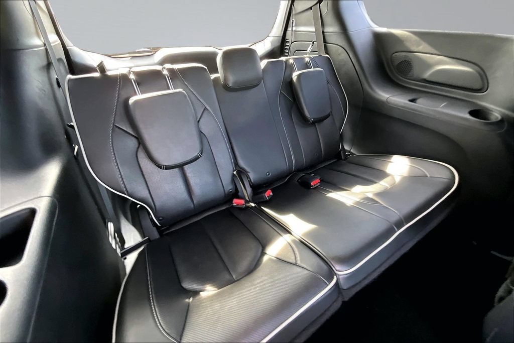 Used 2020 Chrysler Pacifica Limited w/ Advanced Safetytec Group FWD image 28
