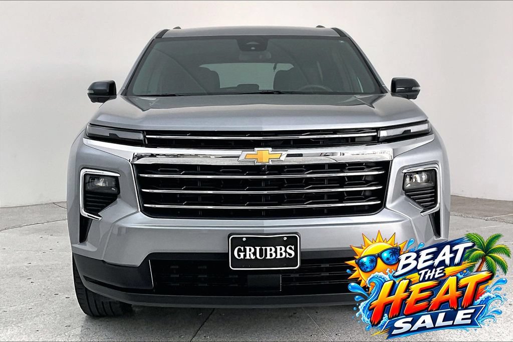 Used 2024 Chevrolet Traverse LT FWD image 3