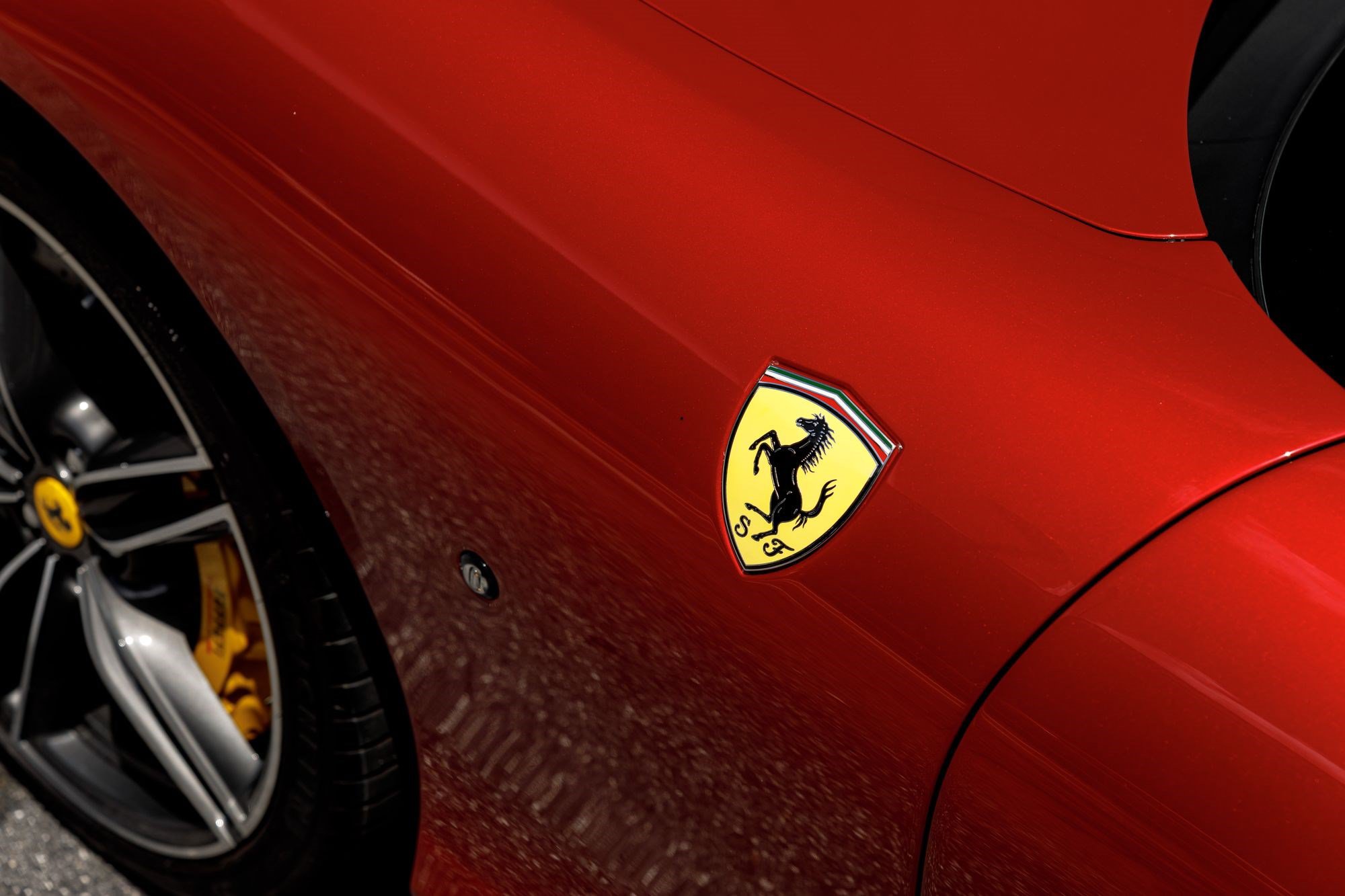 Used 2025 Ferrari Roma Spider RWD image 43