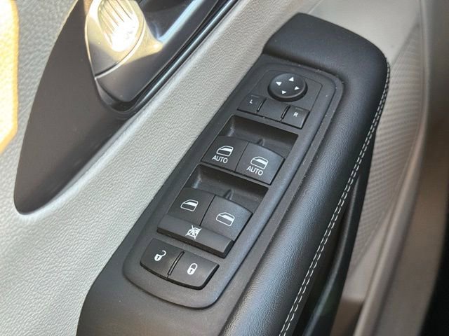 Used 2024 Chrysler Pacifica Touring-L image 22