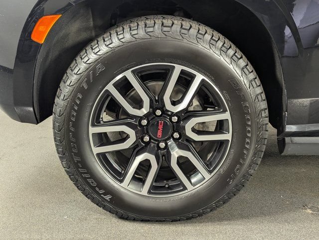 Used 2023 GMC Yukon AT4 w/ Technology Package AWD/4WD image 9