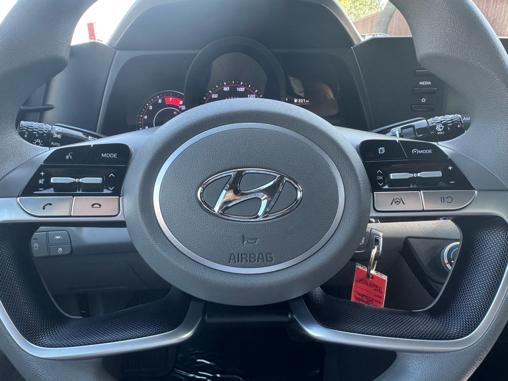 Used 2021 Hyundai Elantra SE FWD image 15