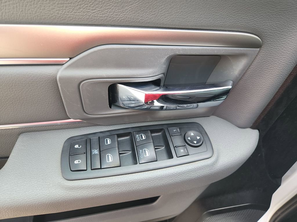 Used 2020 RAM 1500 Classic SLT image 28