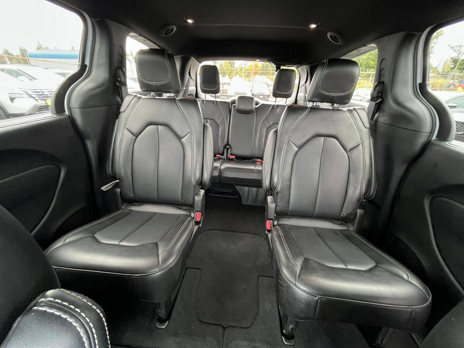 Used 2025 Chrysler Pacifica Select FWD image 40