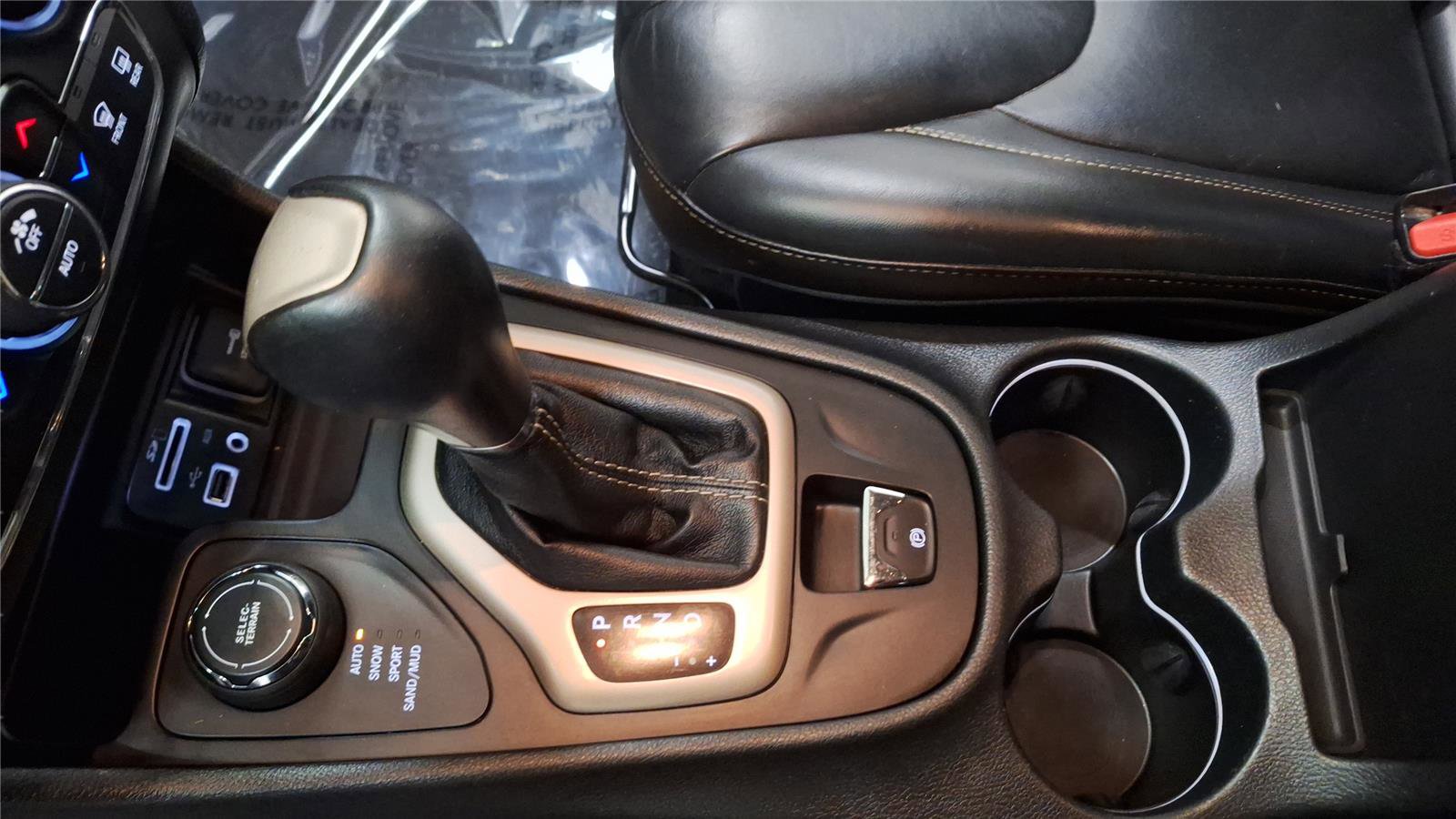 Used 2016 Jeep Cherokee Limited AWD/4WD image 19