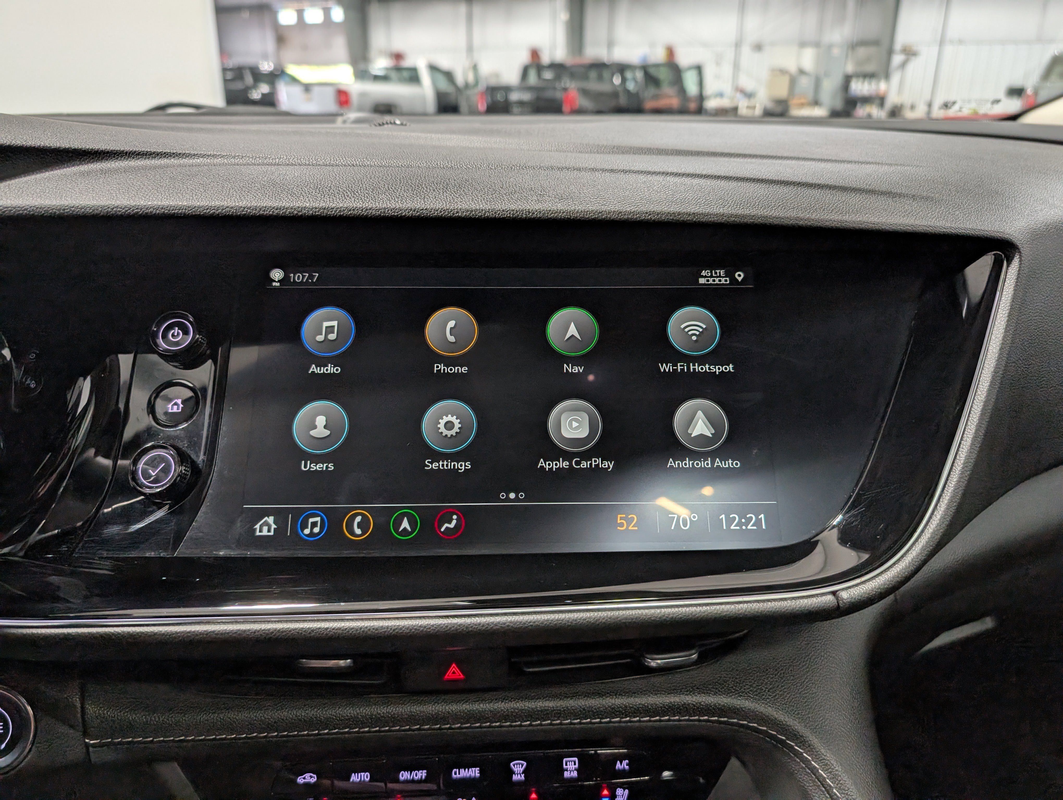 Used 2023 Buick Envision Avenir image 24