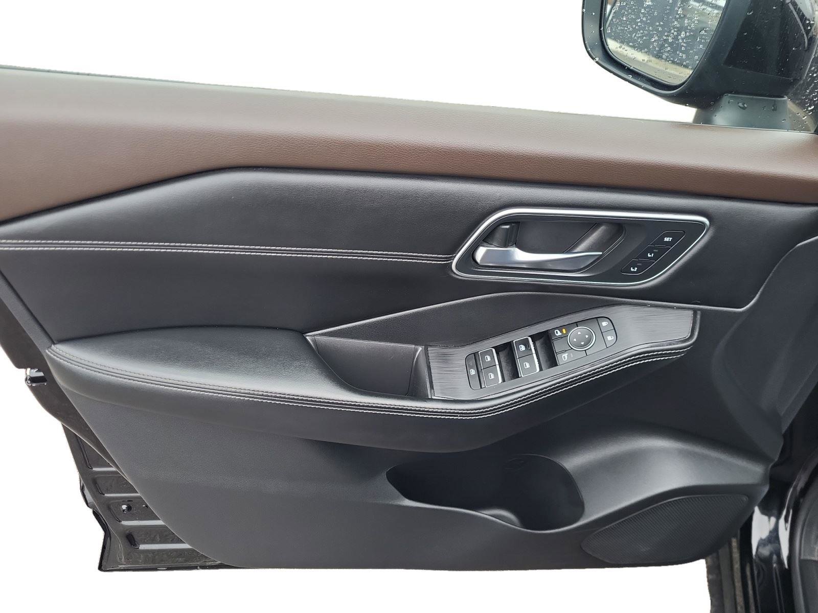 Used 2023 Nissan Rogue Platinum image 9