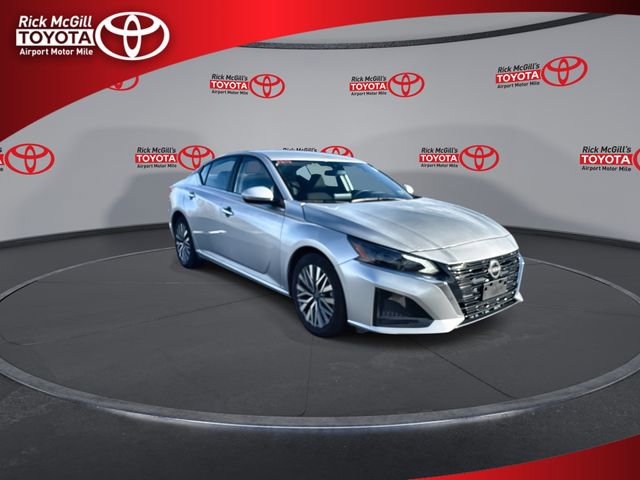 Used 2023 Nissan Altima 2.5 SV image 2