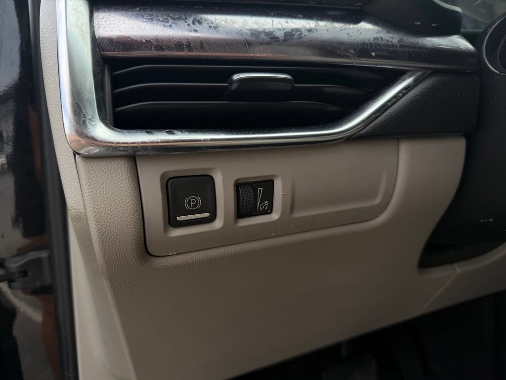 Used 2022 Cadillac XT4 Luxury FWD image 14