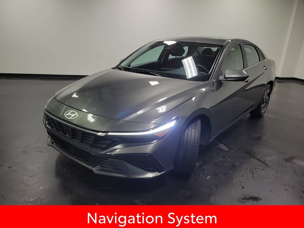 Used 2025 Hyundai Elantra SEL FWD image 4