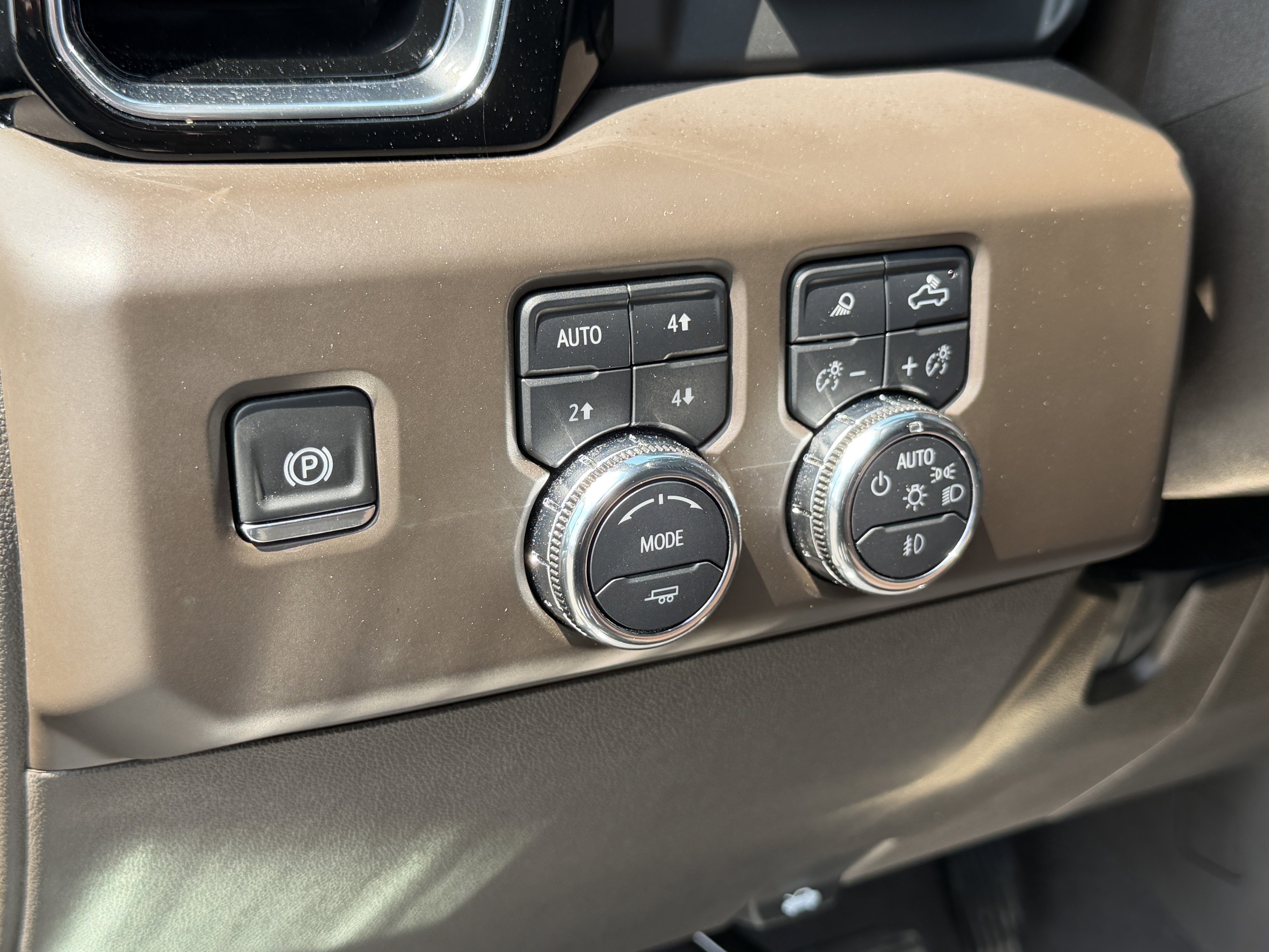 Used 2025 GMC Sierra 3500 Denali w/ Denali Reserve Package AWD/4WD image 15