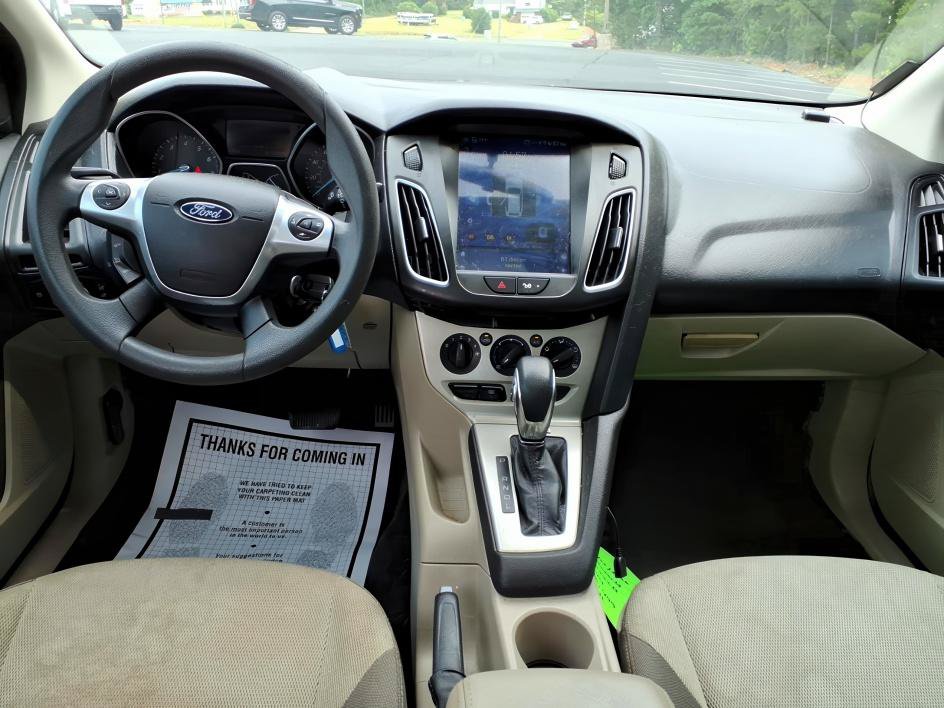 Used 2014 Ford Focus SE FWD image 14