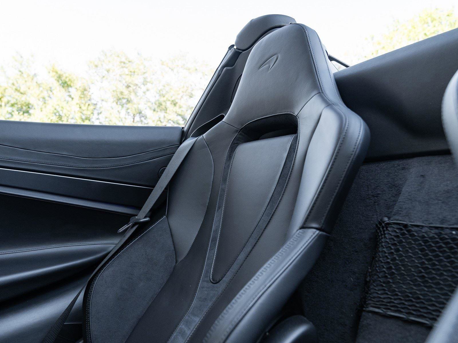 Used 2024 McLaren 750S Spider image 21