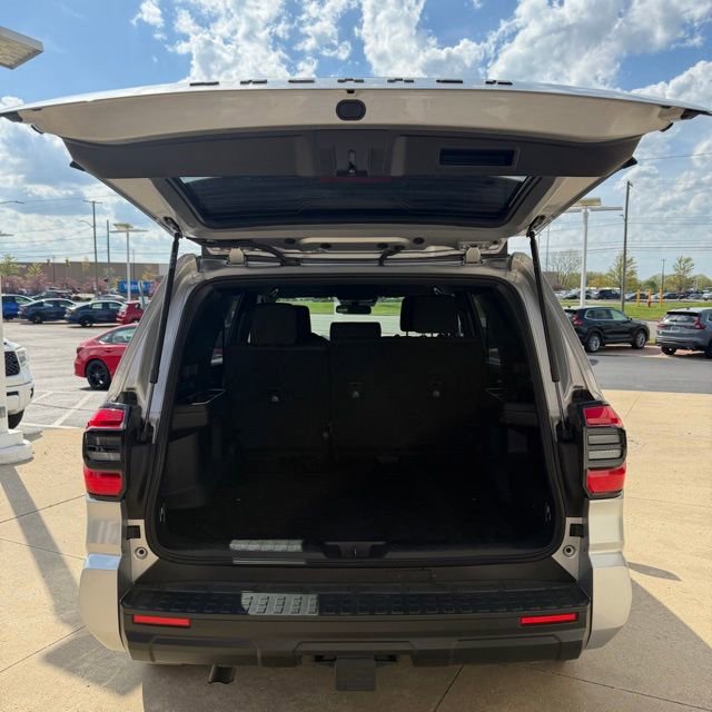 Used 2025 Toyota 4Runner SR5 AWD/4WD image 12