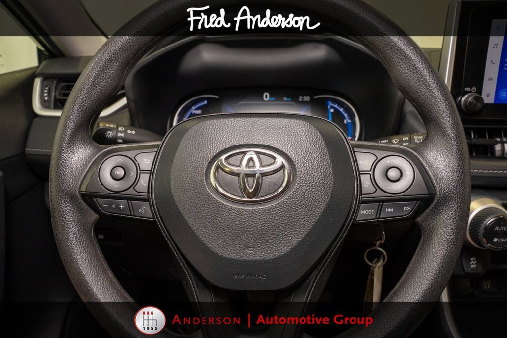 Used 2025 Toyota RAV4 LE AWD/4WD image 16