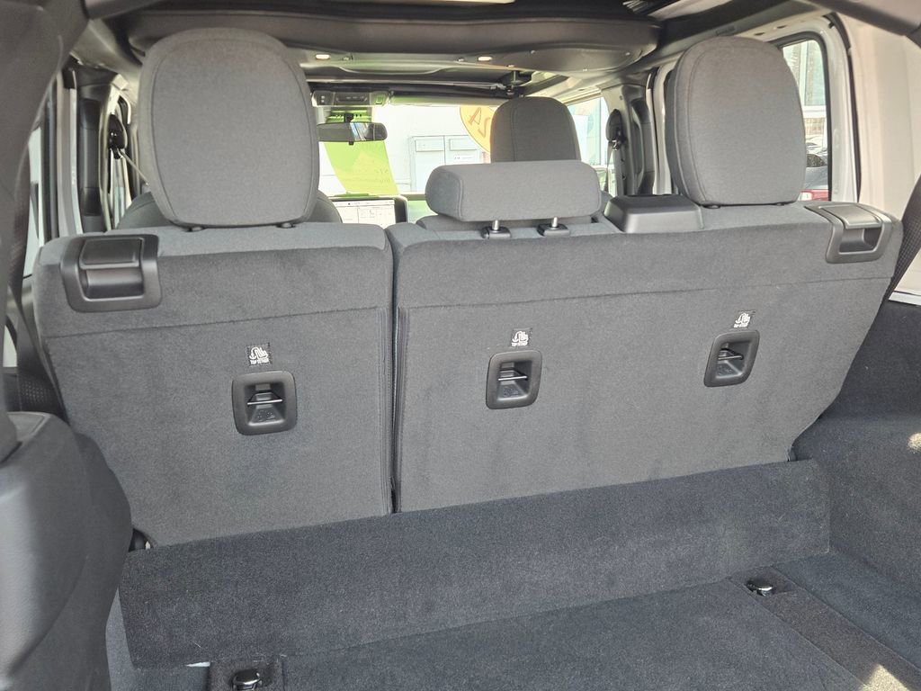 Used 2024 Jeep Wrangler Unlimited image 12
