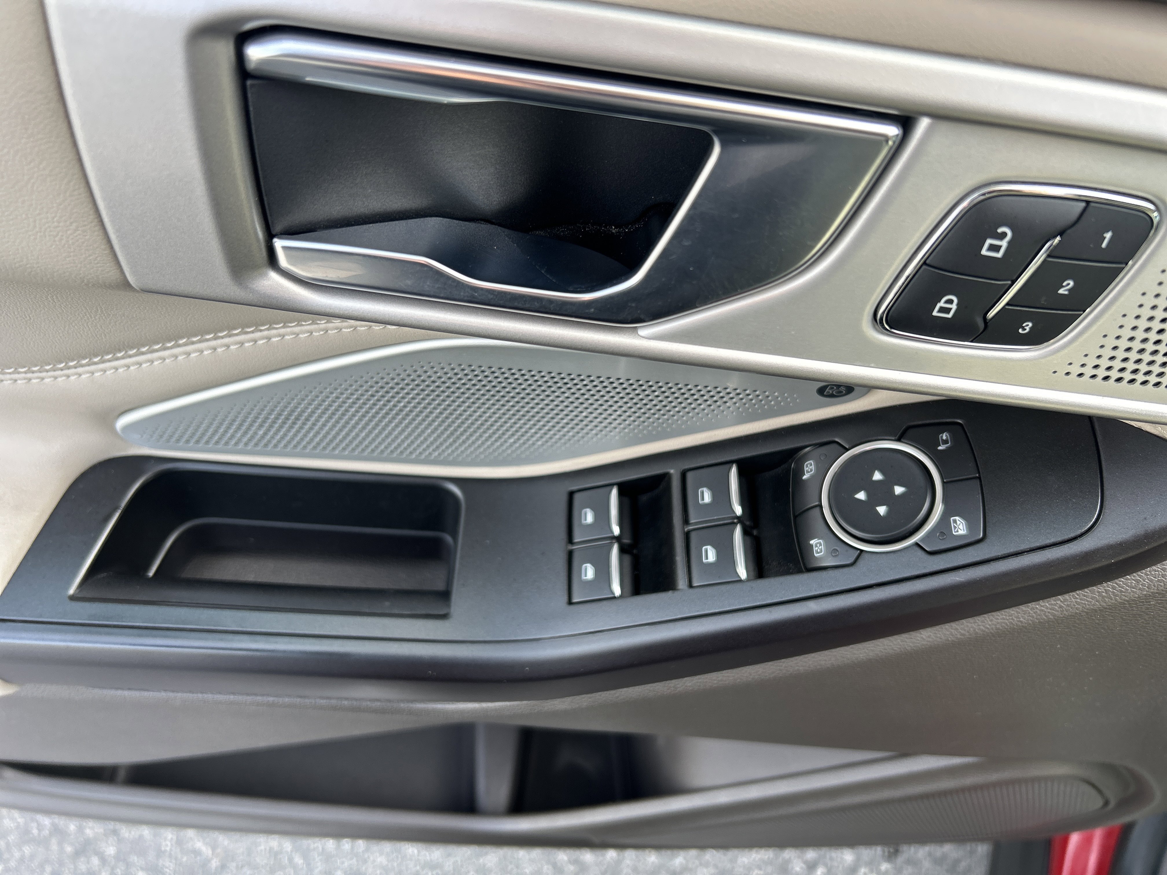 Certified 2020 Ford Explorer Platinum w/ Premium Technology Package image 14