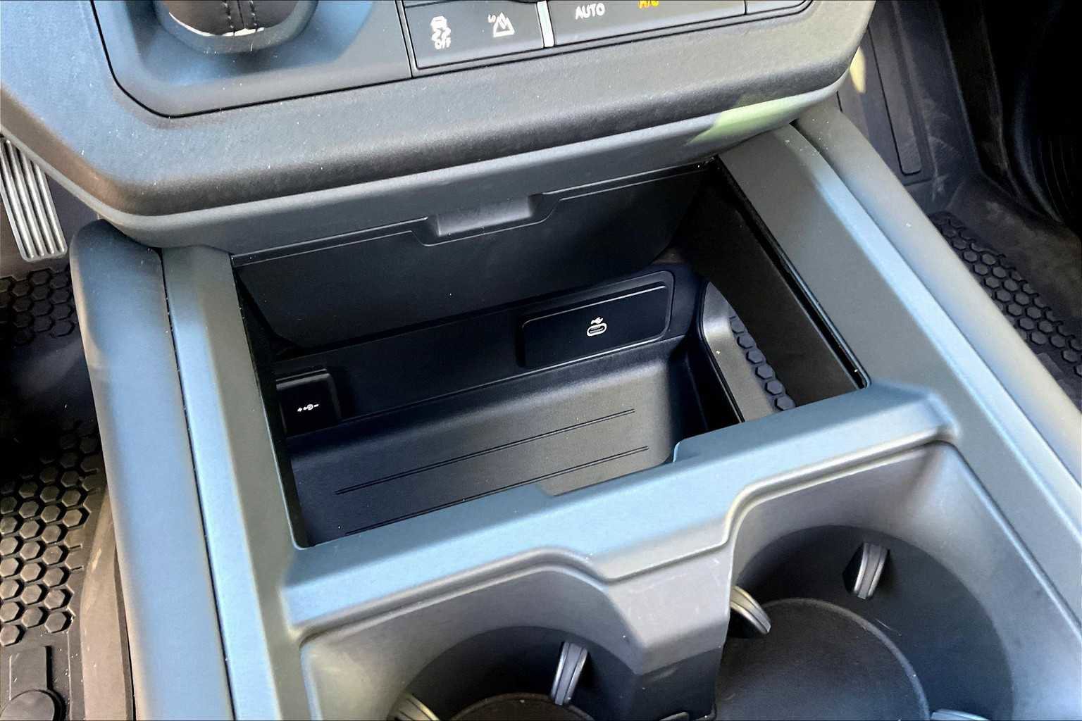 Used 2025 Land Rover Defender 130 S image 35