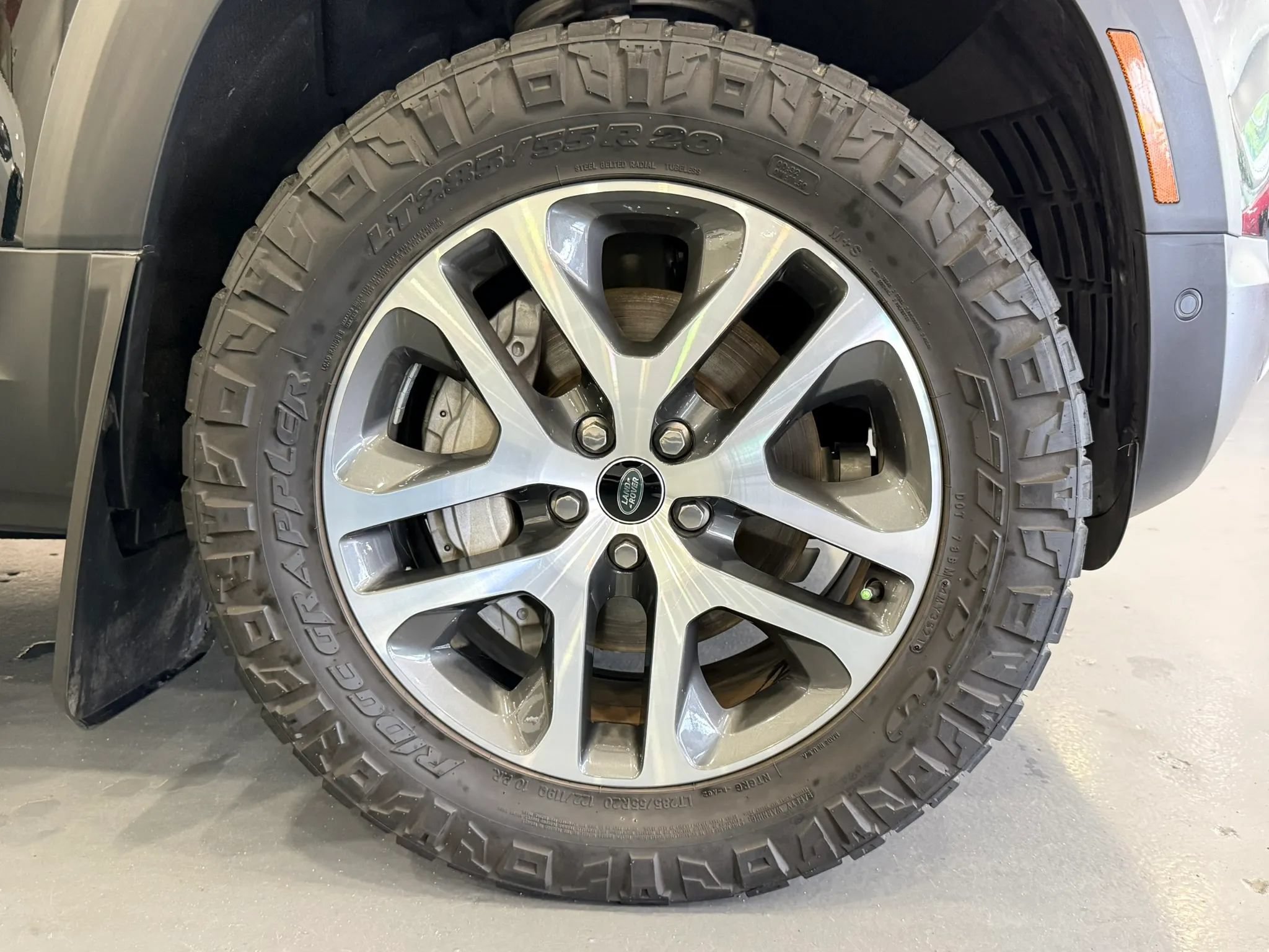 Used 2023 Land Rover Defender 110 SE AWD/4WD image 40