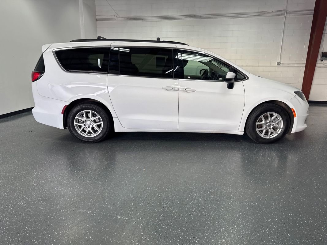 Used 2020 Chrysler Voyager Lxi image 3