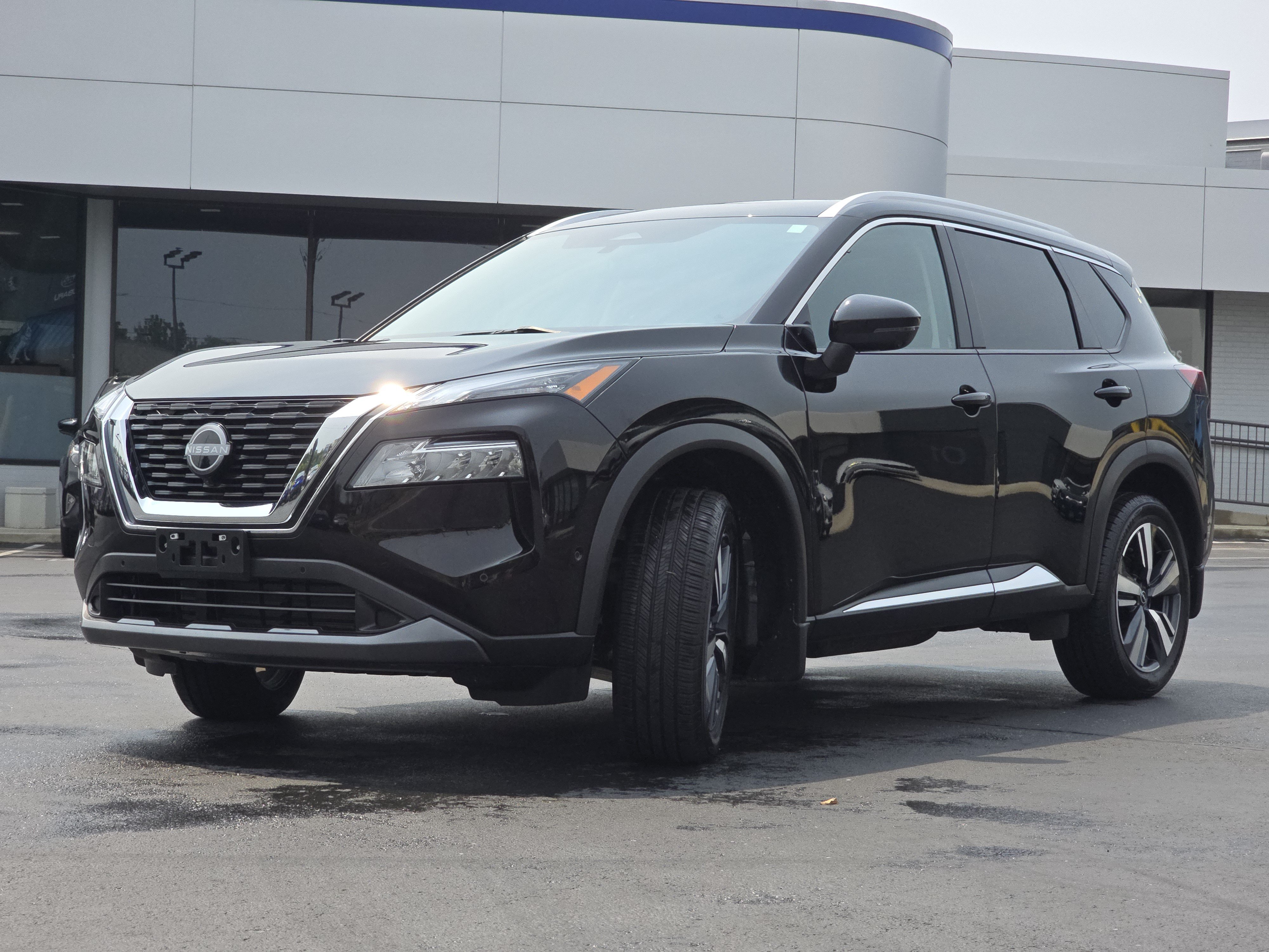 Used 2023 Nissan Rogue SL w/ SL Premium Package AWD/4WD image 3