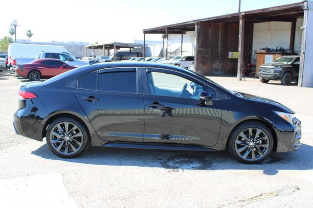 Used 2025 Toyota Corolla SE FWD image 3