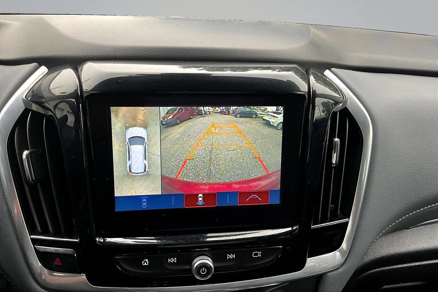 Used 2019 Chevrolet Traverse LT w/ LT Premium Package AWD/4WD image 13