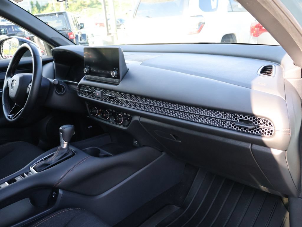 Certified 2025 Honda HR-V Sport image 9