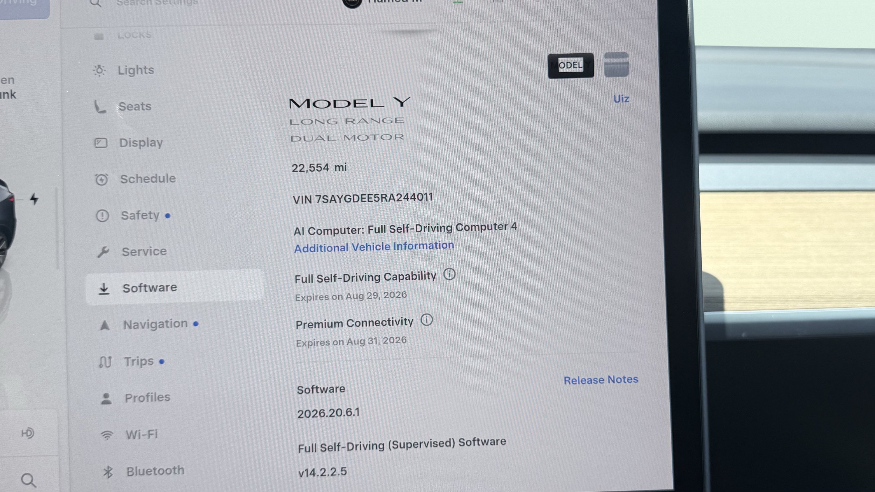 Used 2024 Tesla Model Y Long Range AWD/4WD image 3