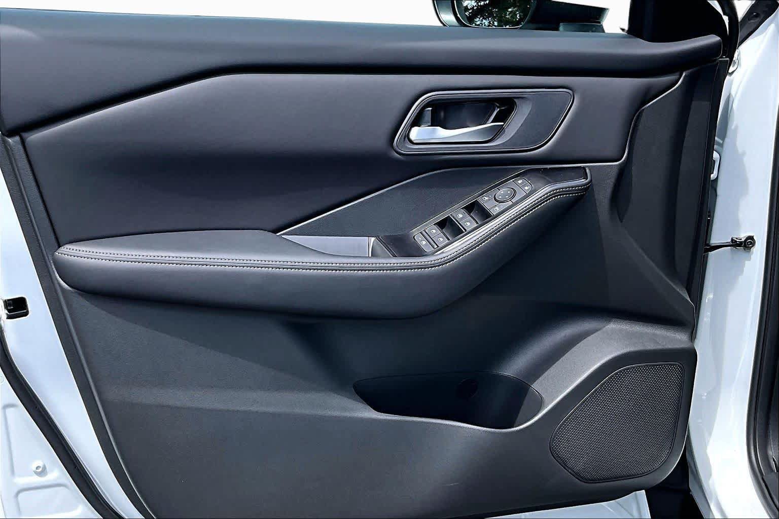 New 2026 Nissan Rogue SV FWD image 10