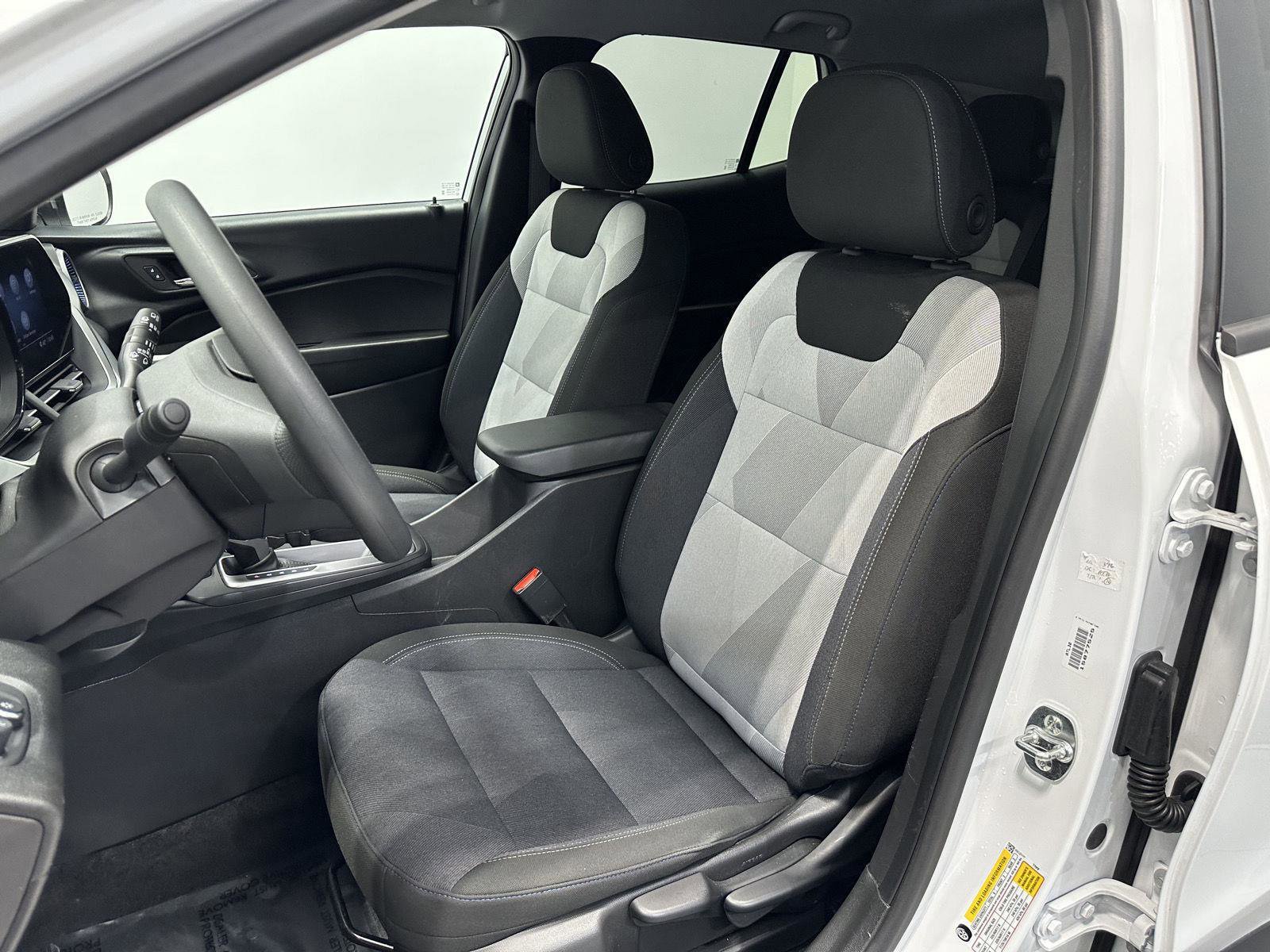 Used 2025 Chevrolet Trax LS FWD image 15