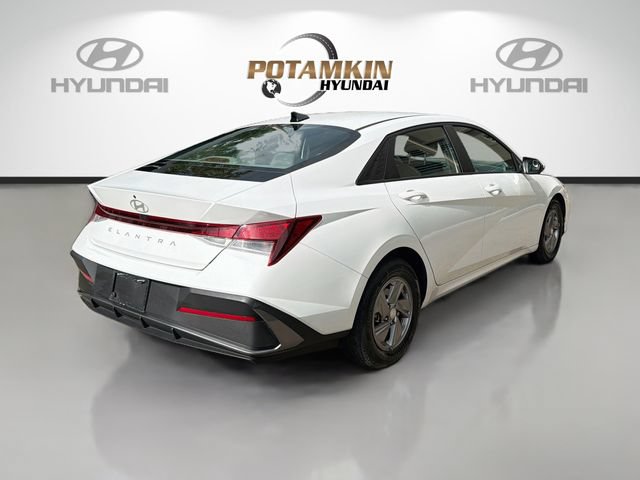 Certified 2025 Hyundai Elantra SE FWD image 5