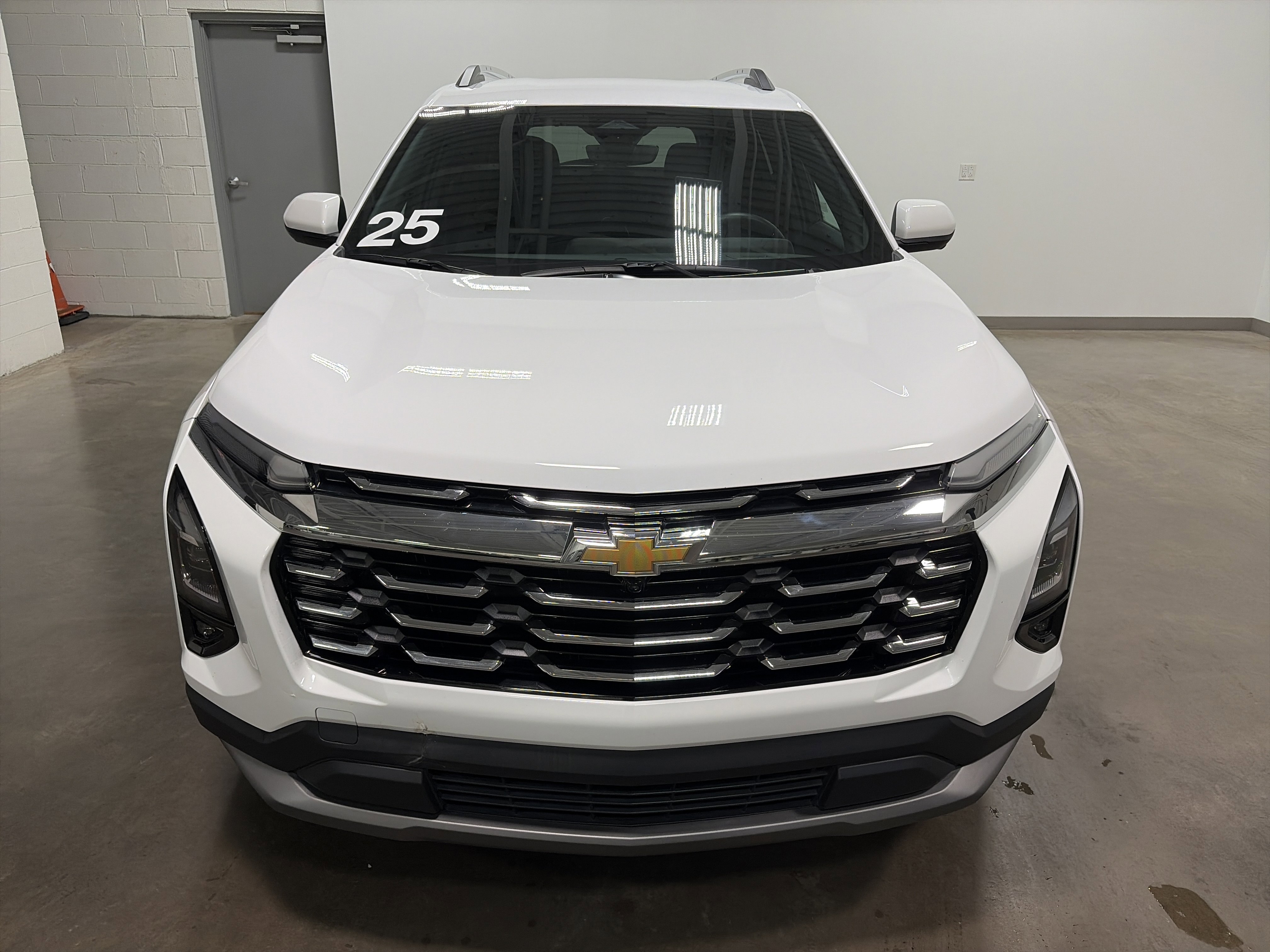 Used 2025 Chevrolet Equinox LT w/ Convenience Package II image 8
