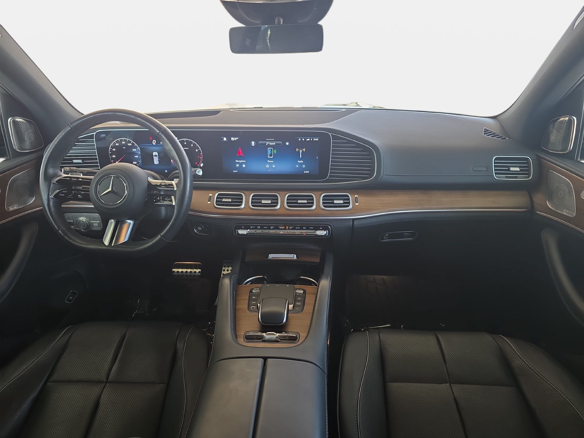 Used 2025 Mercedes-Benz GLS 580 4MATIC image 9