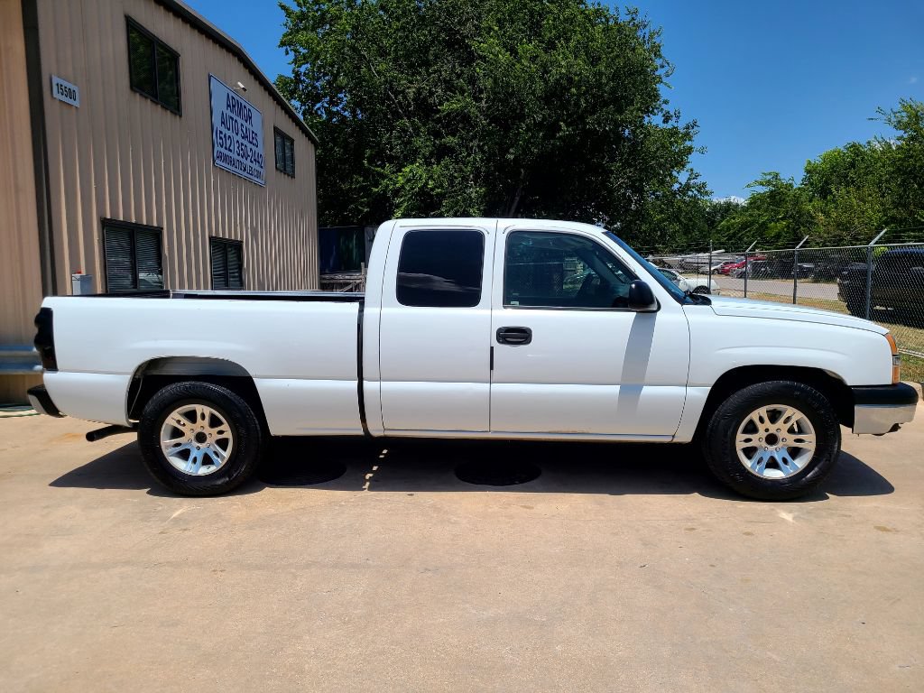 Used 2005 Chevrolet Silverado 1500 W/T RWD image 2