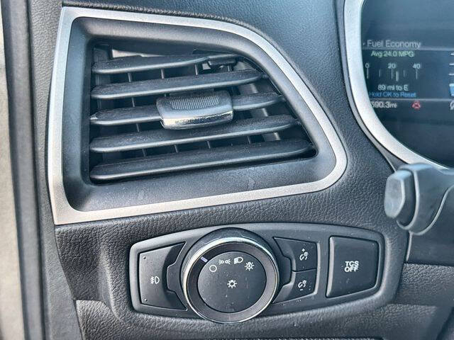Used 2019 Ford Edge SEL w/ Equipment Group 201A FWD image 17