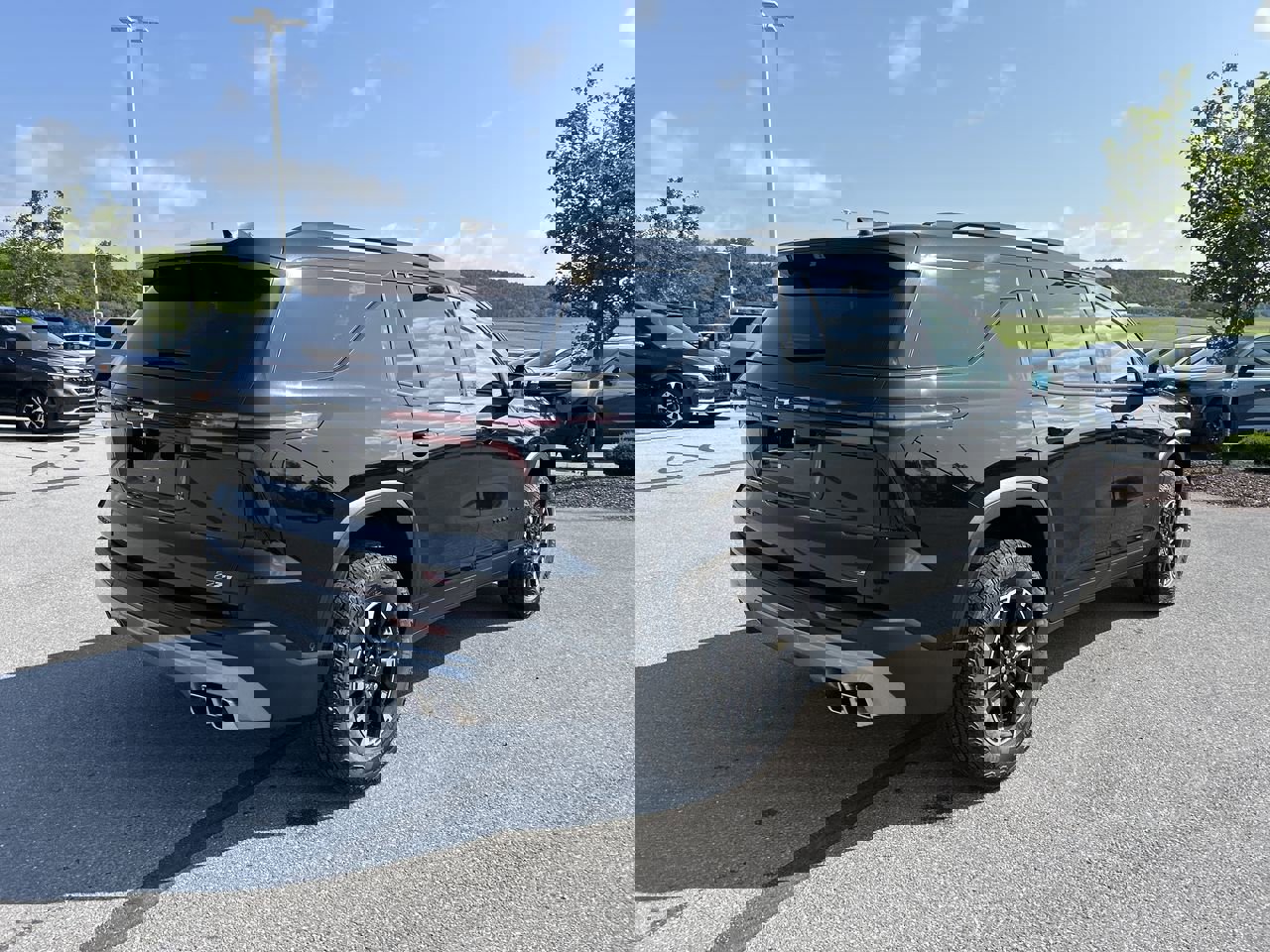 New 2025 Chevrolet Traverse Z71 w/ Enhanced Driving Package image 7