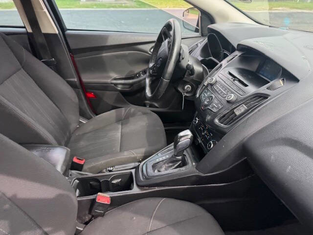 Used 2015 Ford Focus SE w/ SE Sport Package image 18