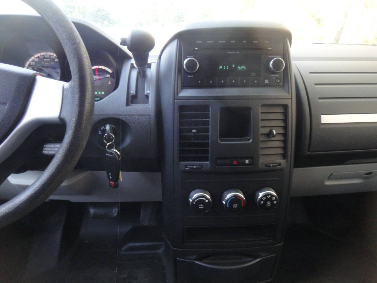 Used 2010 Dodge Grand Caravan FWD image 13