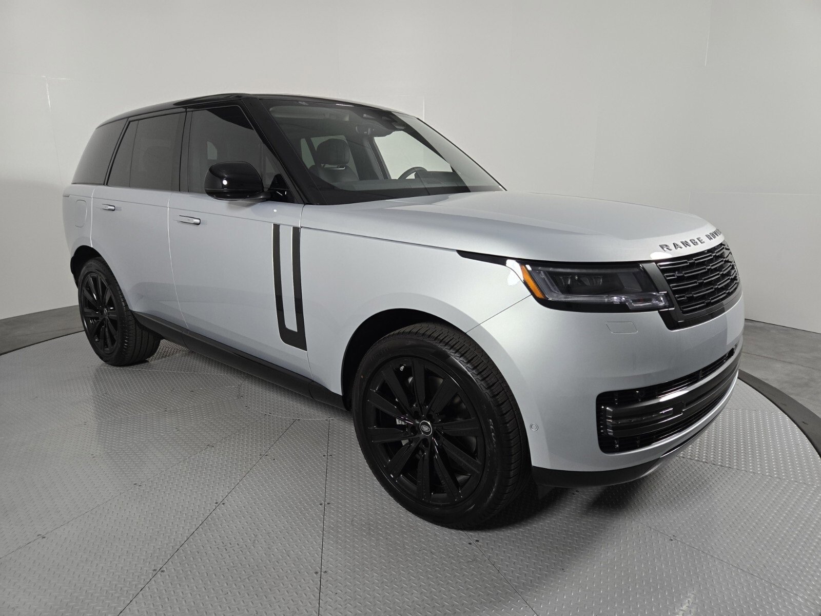 New 2025 Land Rover Range Rover SE image 14