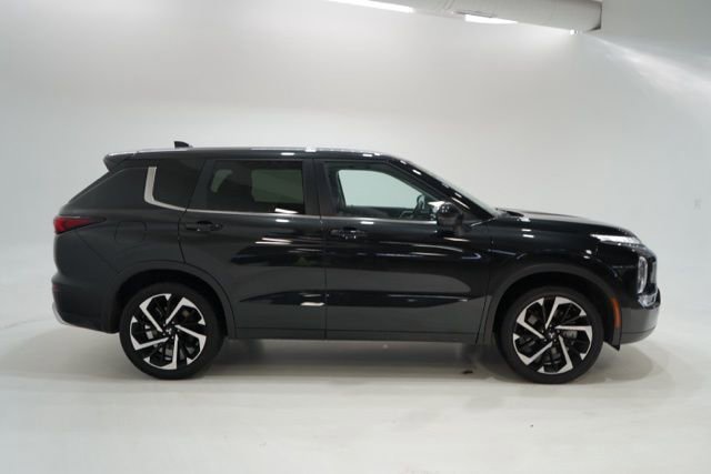 Used 2024 Mitsubishi Outlander SE image 9