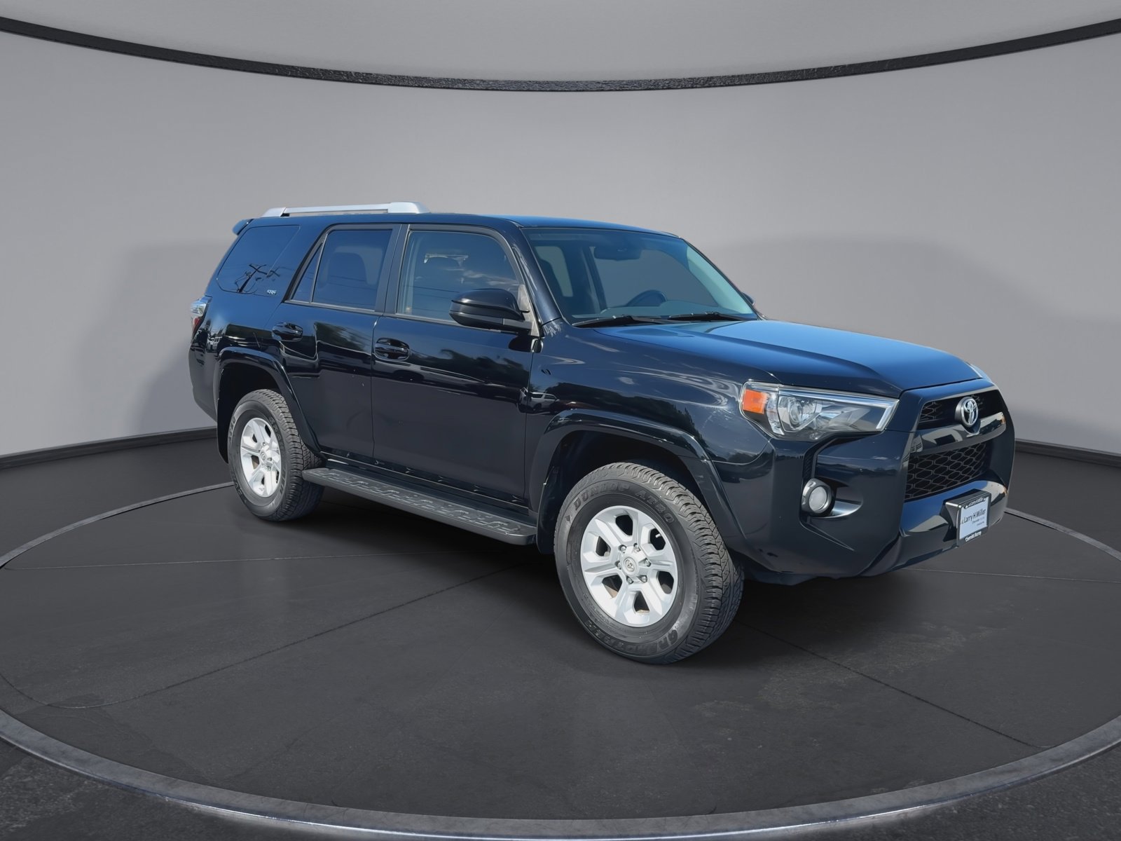 Used 2018 Toyota 4Runner SR5 AWD/4WD image 2