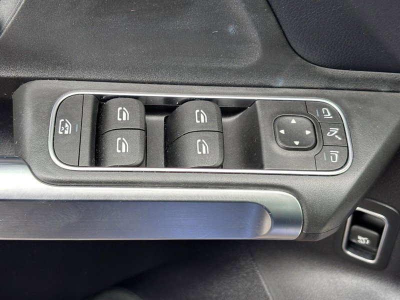 Used 2021 Mercedes-Benz GLB 250 4MATIC image 16